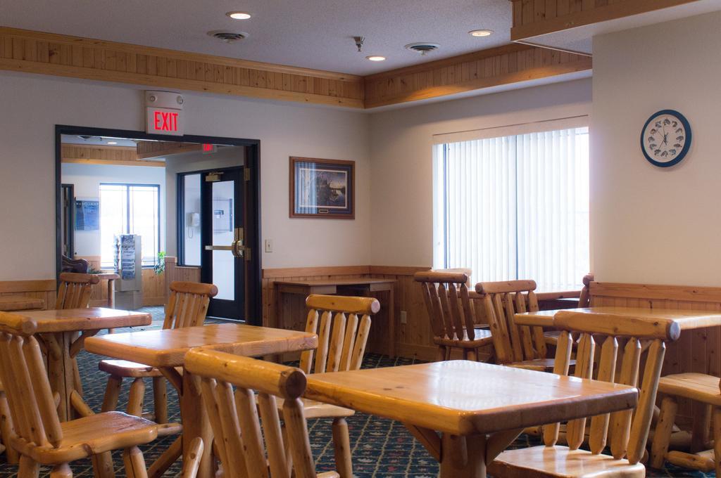 White Oak Inn And Suites Deer River Exterior foto